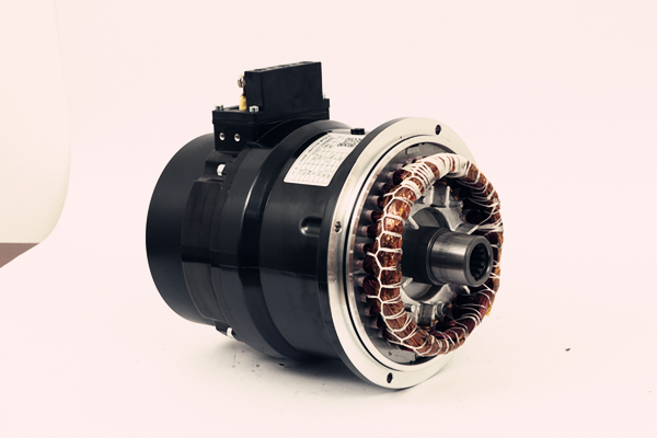 提高低壓交流電機功率密度的方法