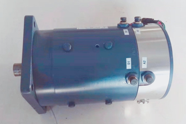 電動(dòng)高爾夫球車(chē)專(zhuān)用電機(jī)是直流的還是交流的？